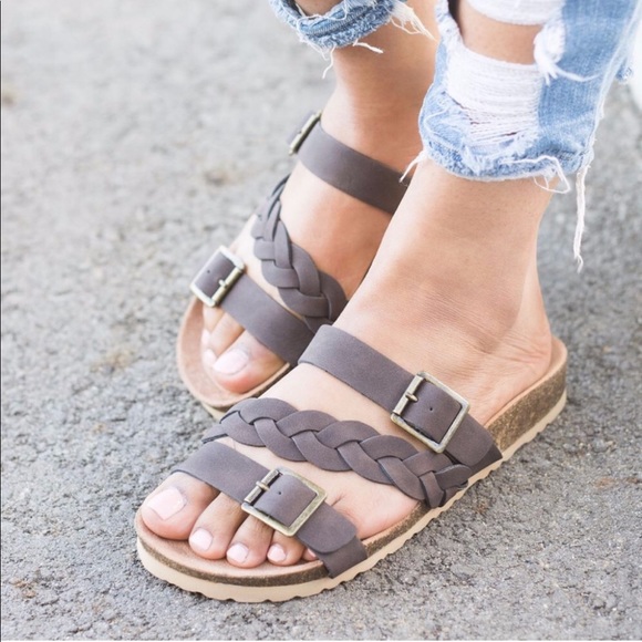 ⚡️3rd RESTOCK ⚡️TAUPE BRAIDED SANDALS FLATS - Shoe - Picture 3 of 3